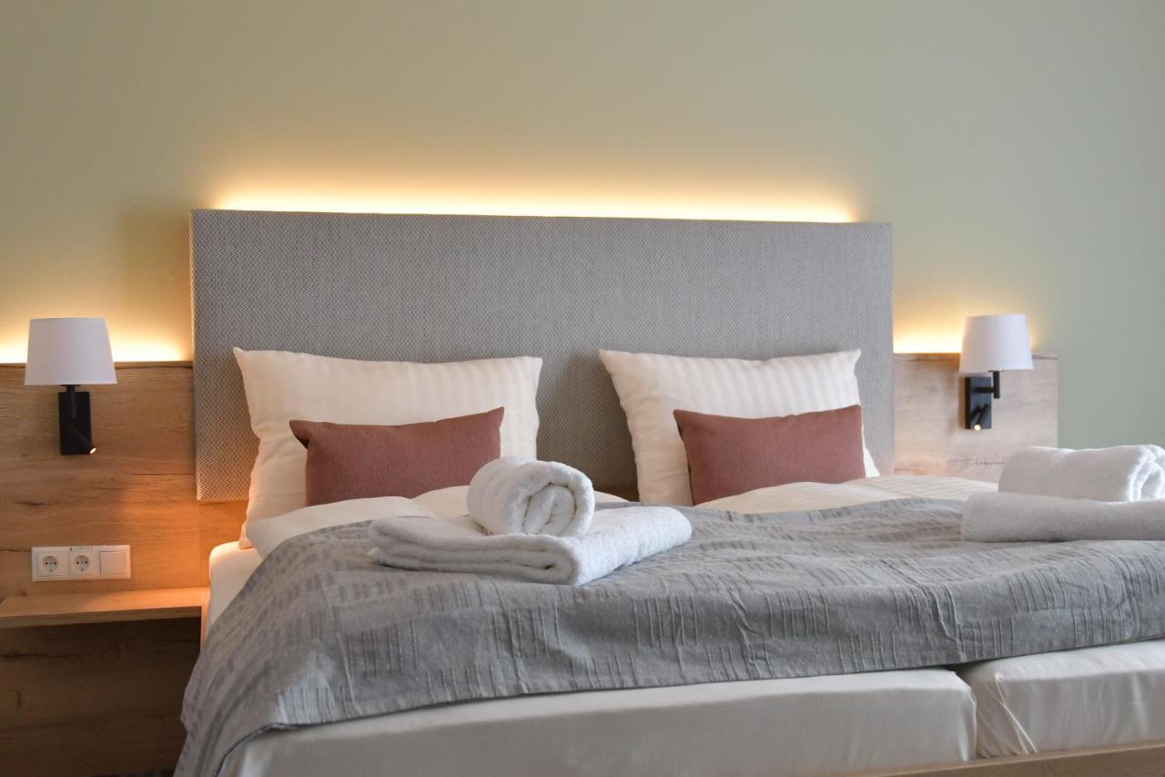 Landhaus Hamester - Hotel & Restaurant Basthorst  Екстериор снимка